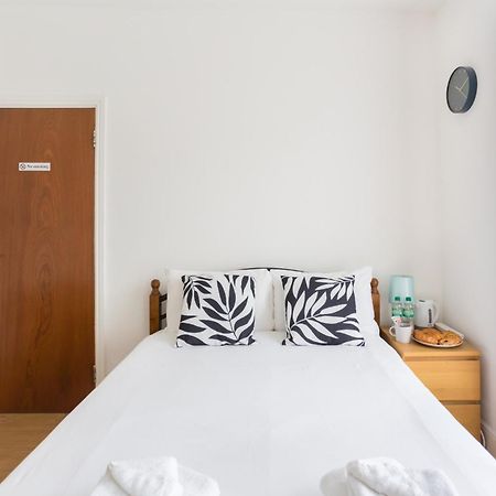 Wood Green Budget Rooms - Next To Mall & Metro Station - 10 Min To City Center Londýn Exteriér fotografie