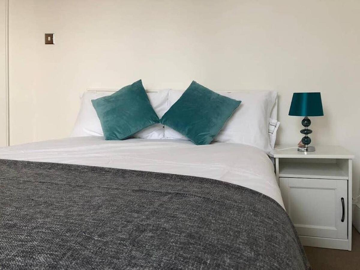 Wood Green Budget Rooms - Next To Mall & Metro Station - 10 Min To City Center Londýn Exteriér fotografie