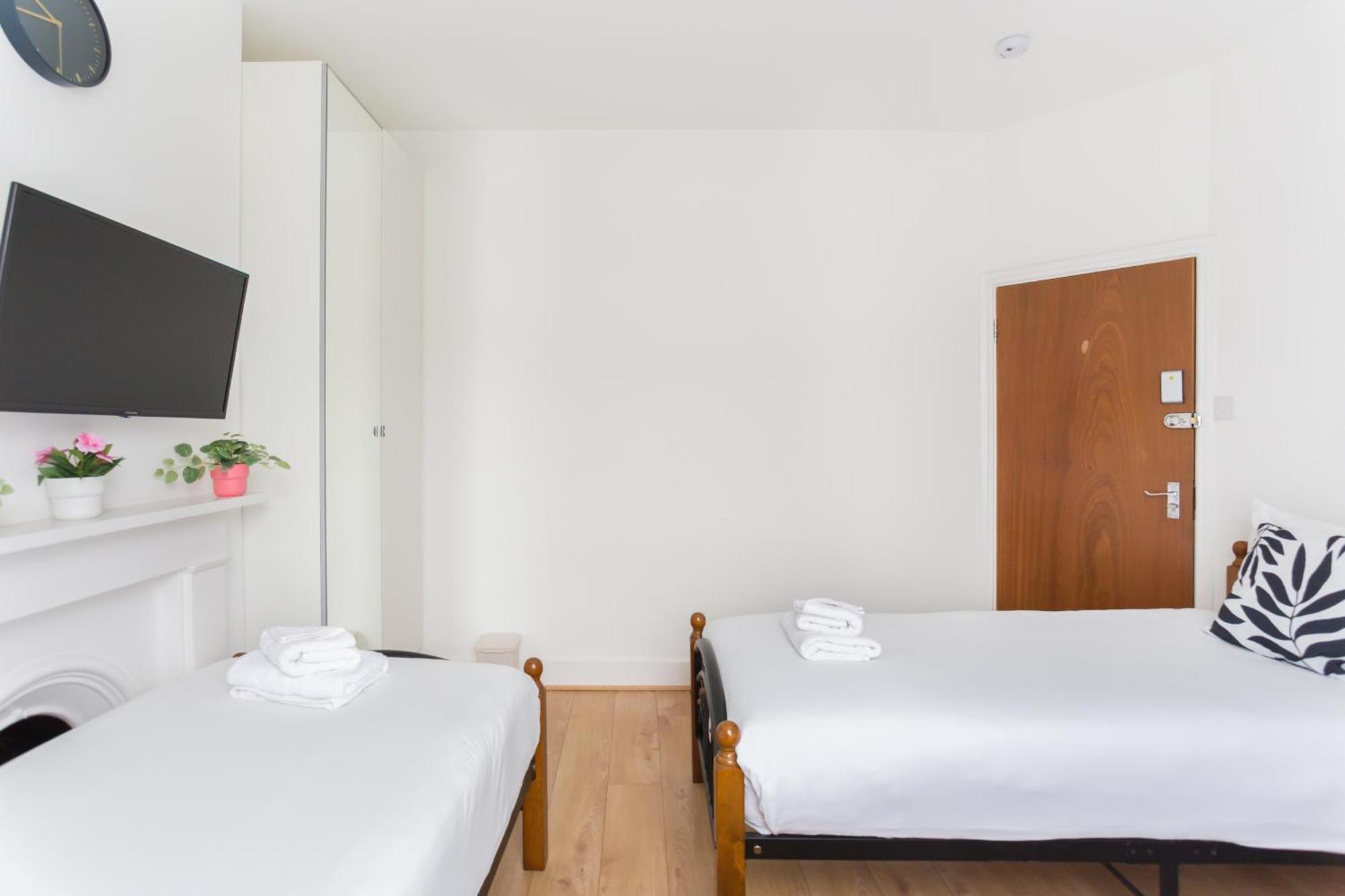 Wood Green Budget Rooms - Next To Mall & Metro Station - 10 Min To City Center Londýn Exteriér fotografie