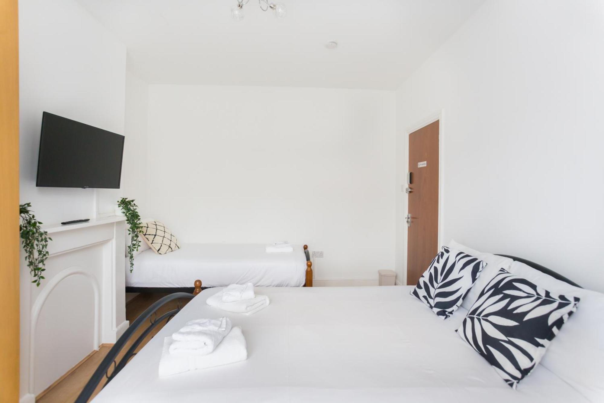 Wood Green Budget Rooms - Next To Mall & Metro Station - 10 Min To City Center Londýn Exteriér fotografie