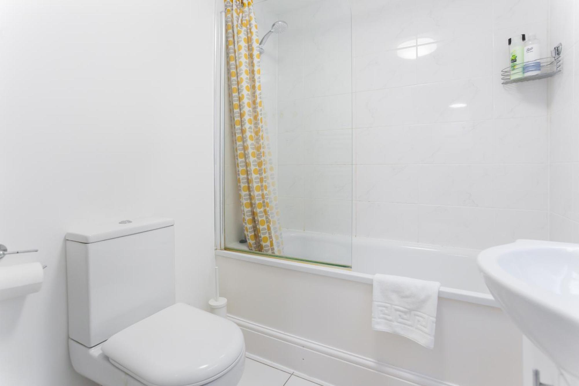 Wood Green Budget Rooms - Next To Mall & Metro Station - 10 Min To City Center Londýn Exteriér fotografie