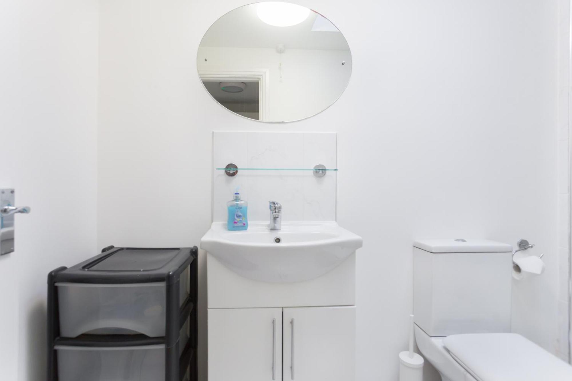 Wood Green Budget Rooms - Next To Mall & Metro Station - 10 Min To City Center Londýn Exteriér fotografie