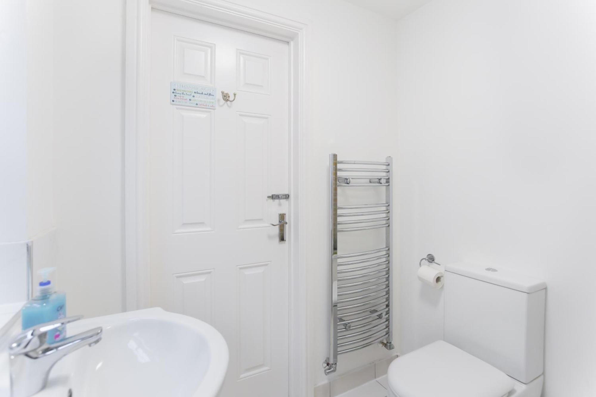 Wood Green Budget Rooms - Next To Mall & Metro Station - 10 Min To City Center Londýn Exteriér fotografie
