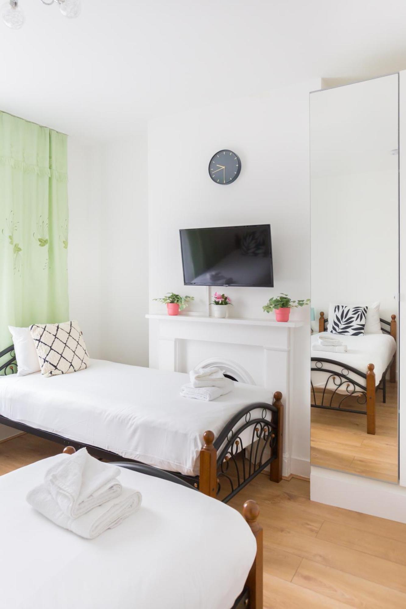 Wood Green Budget Rooms - Next To Mall & Metro Station - 10 Min To City Center Londýn Exteriér fotografie