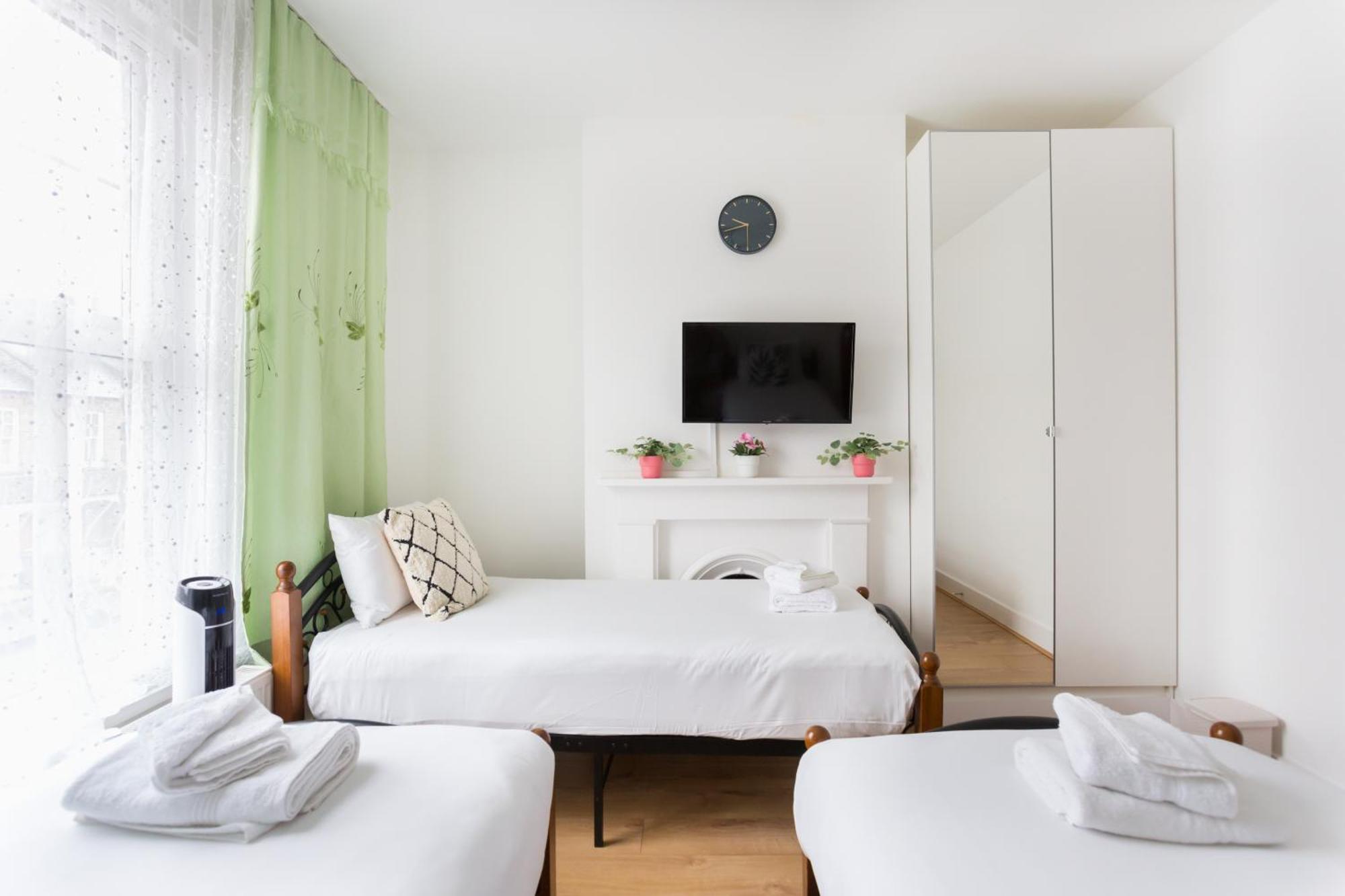 Wood Green Budget Rooms - Next To Mall & Metro Station - 10 Min To City Center Londýn Exteriér fotografie