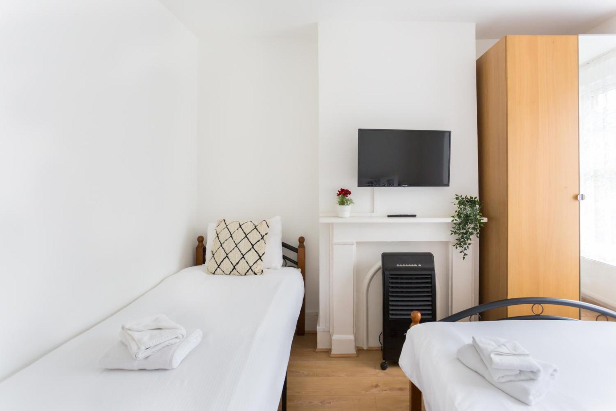 Wood Green Budget Rooms - Next To Mall & Metro Station - 10 Min To City Center Londýn Exteriér fotografie