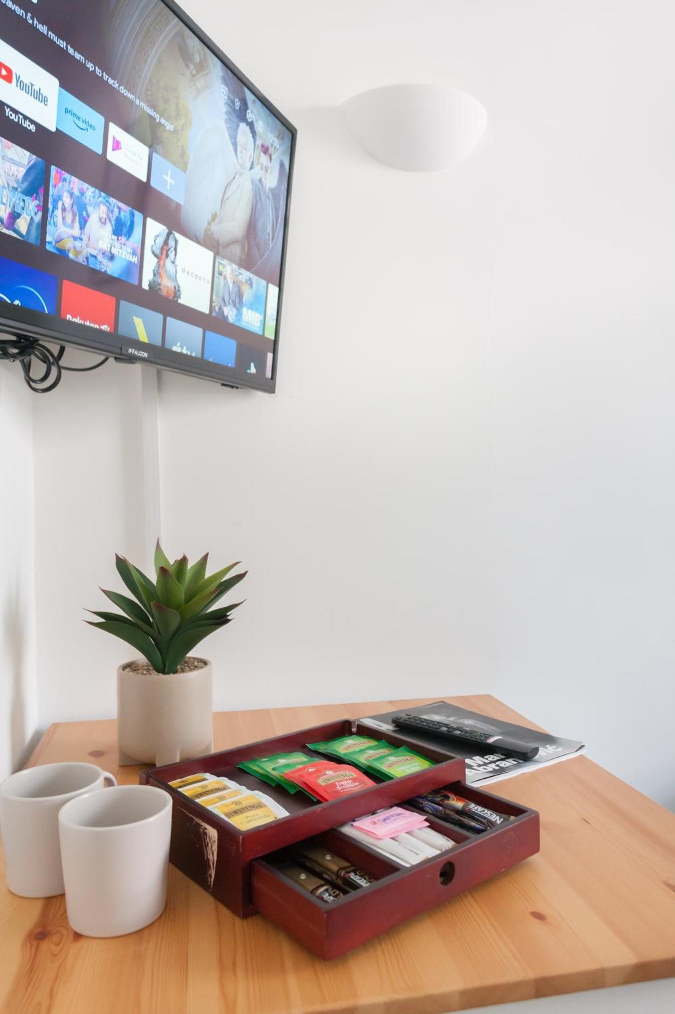 Wood Green Budget Rooms - Next To Mall & Metro Station - 10 Min To City Center Londýn Exteriér fotografie