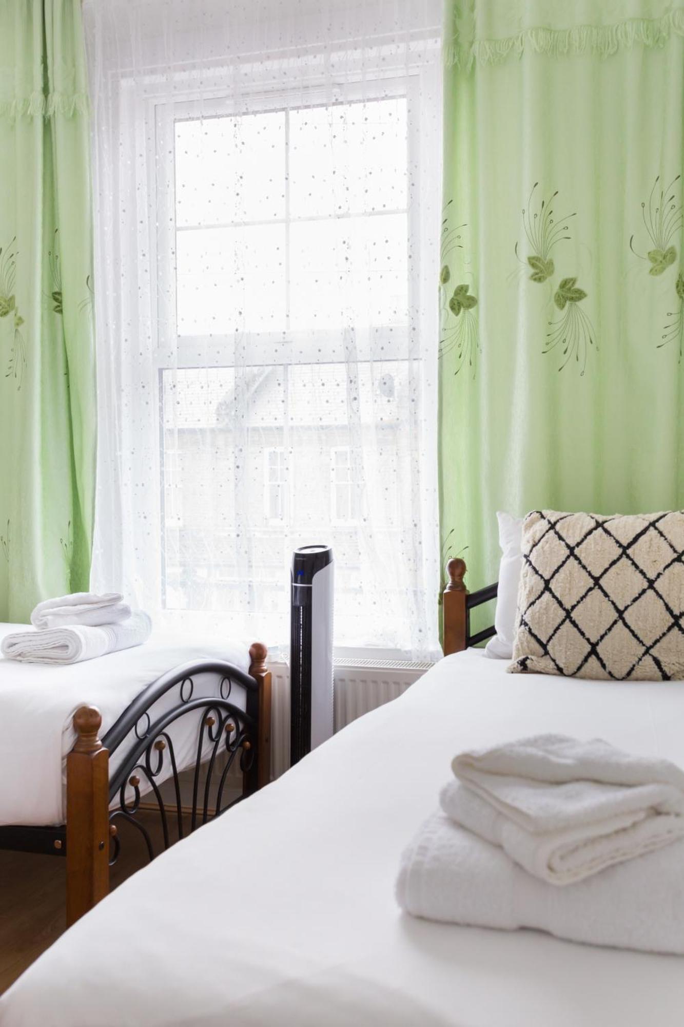 Wood Green Budget Rooms - Next To Mall & Metro Station - 10 Min To City Center Londýn Exteriér fotografie