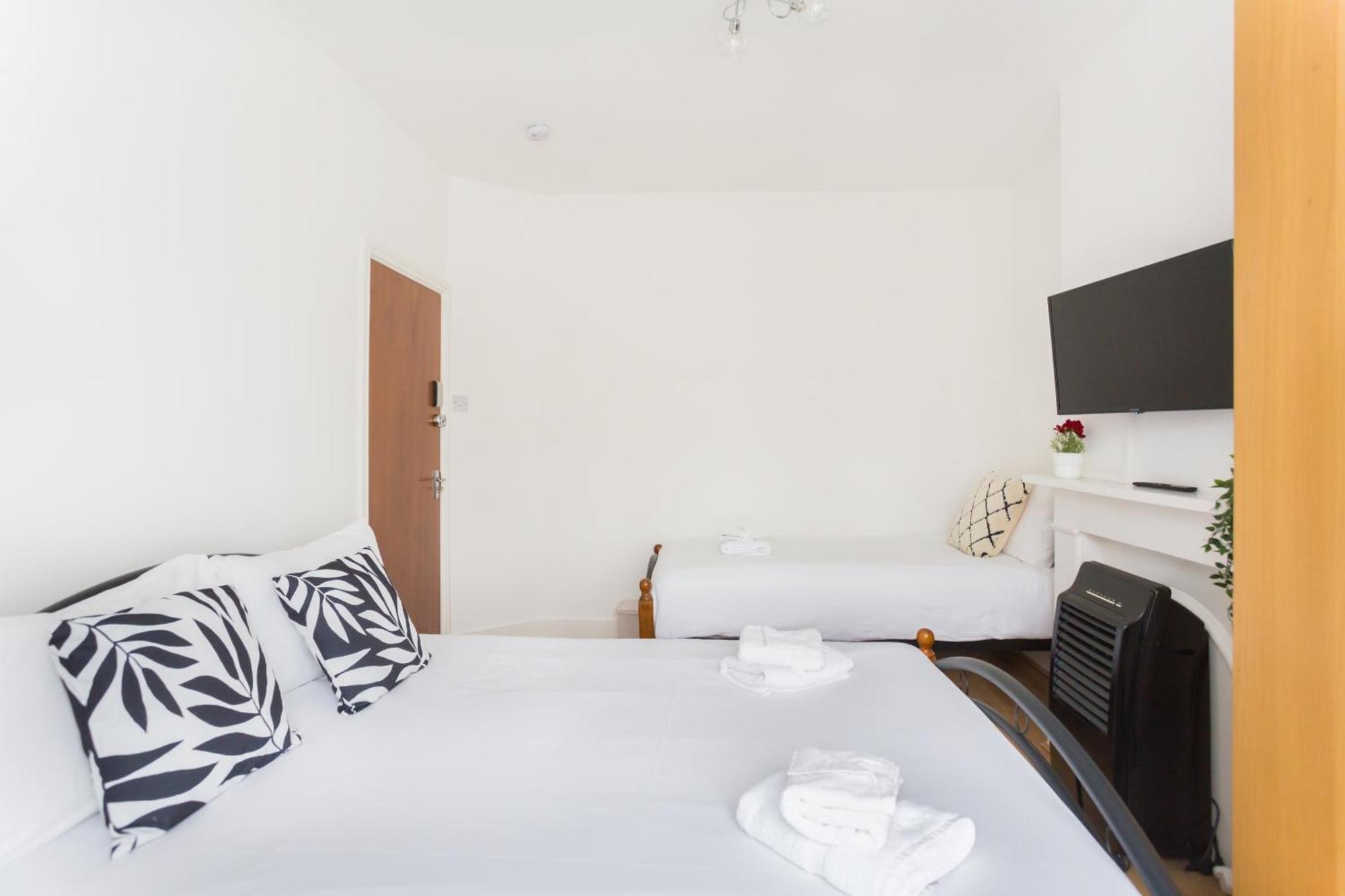 Wood Green Budget Rooms - Next To Mall & Metro Station - 10 Min To City Center Londýn Exteriér fotografie