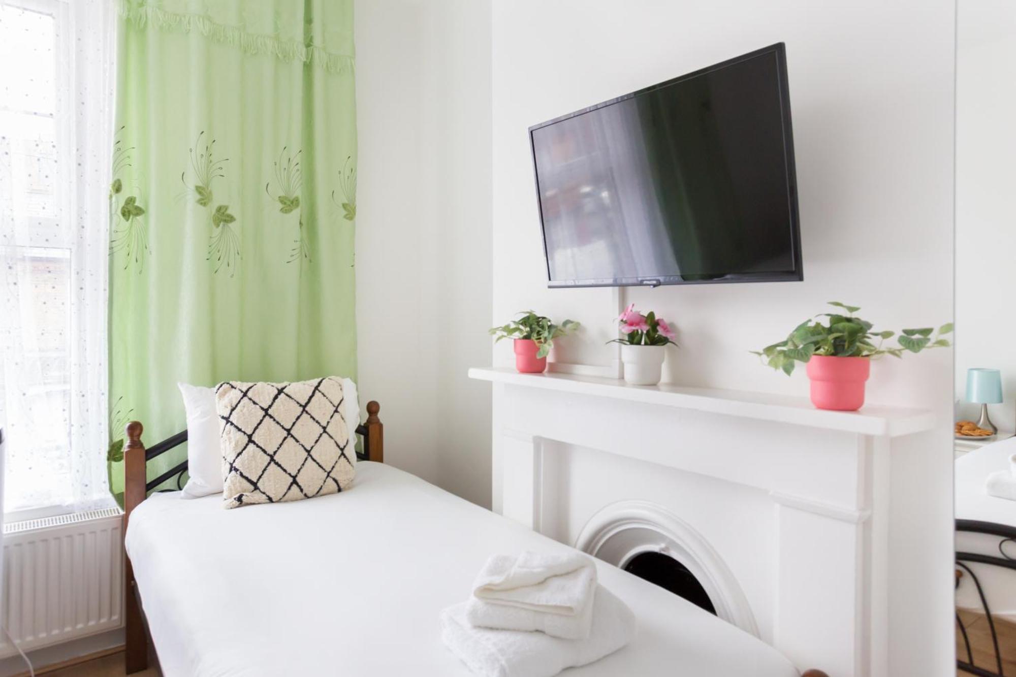 Wood Green Budget Rooms - Next To Mall & Metro Station - 10 Min To City Center Londýn Exteriér fotografie