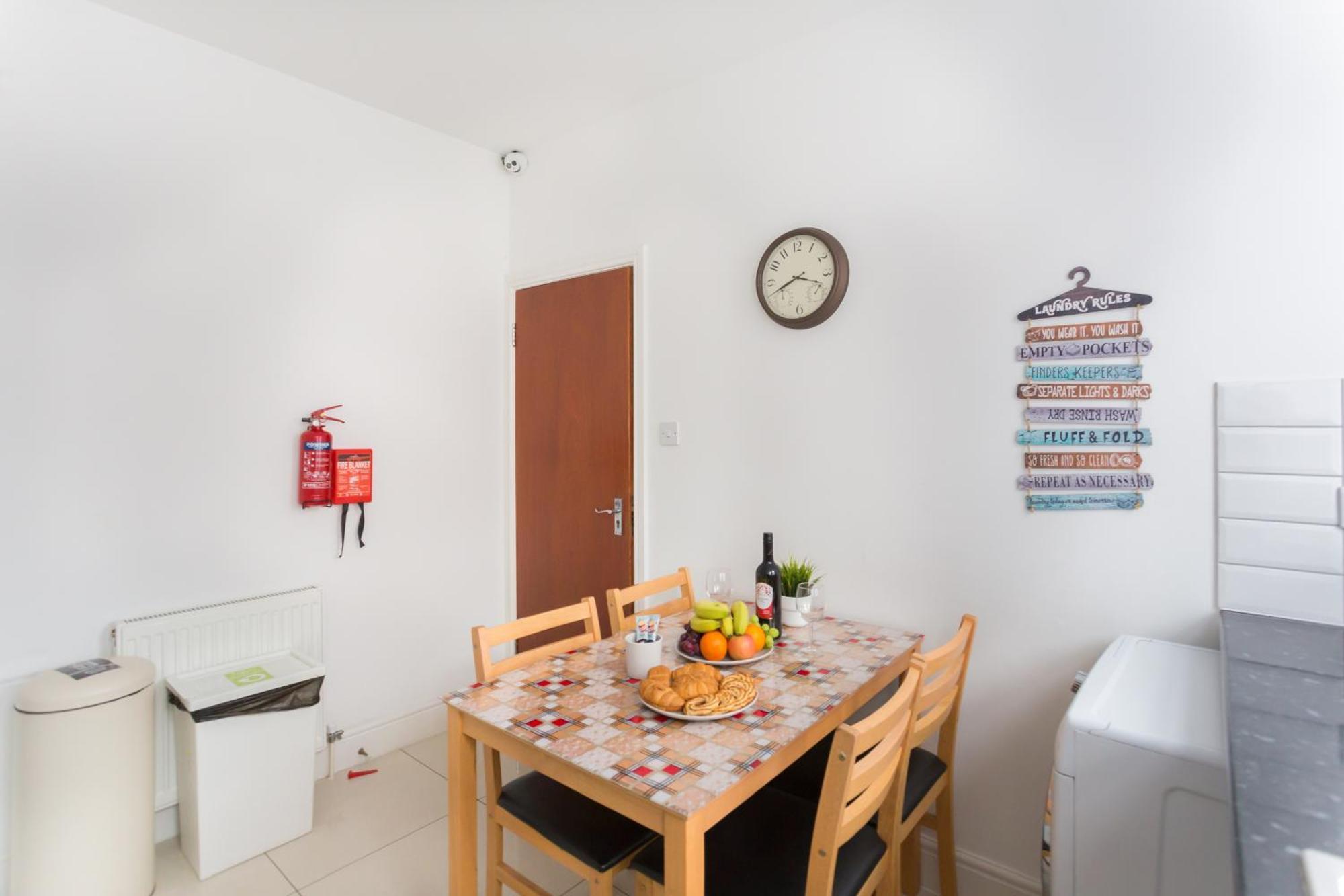 Wood Green Budget Rooms - Next To Mall & Metro Station - 10 Min To City Center Londýn Exteriér fotografie