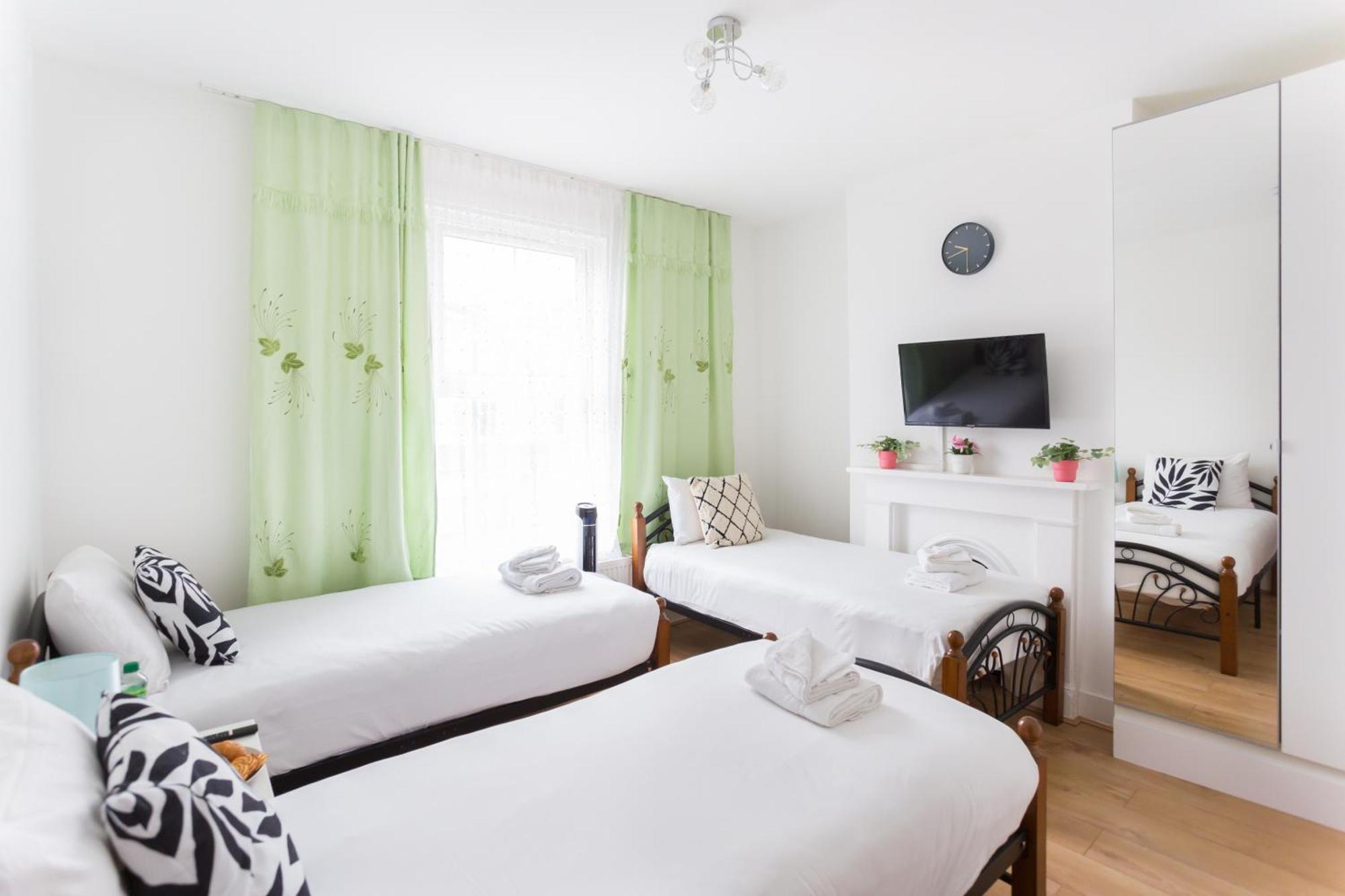 Wood Green Budget Rooms - Next To Mall & Metro Station - 10 Min To City Center Londýn Exteriér fotografie