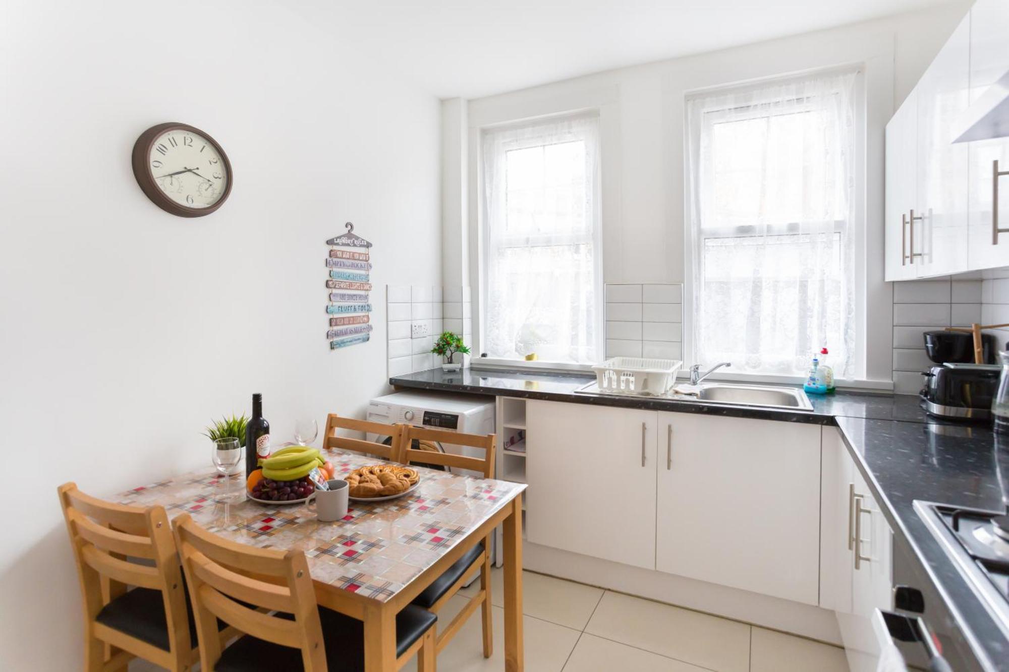 Wood Green Budget Rooms - Next To Mall & Metro Station - 10 Min To City Center Londýn Exteriér fotografie