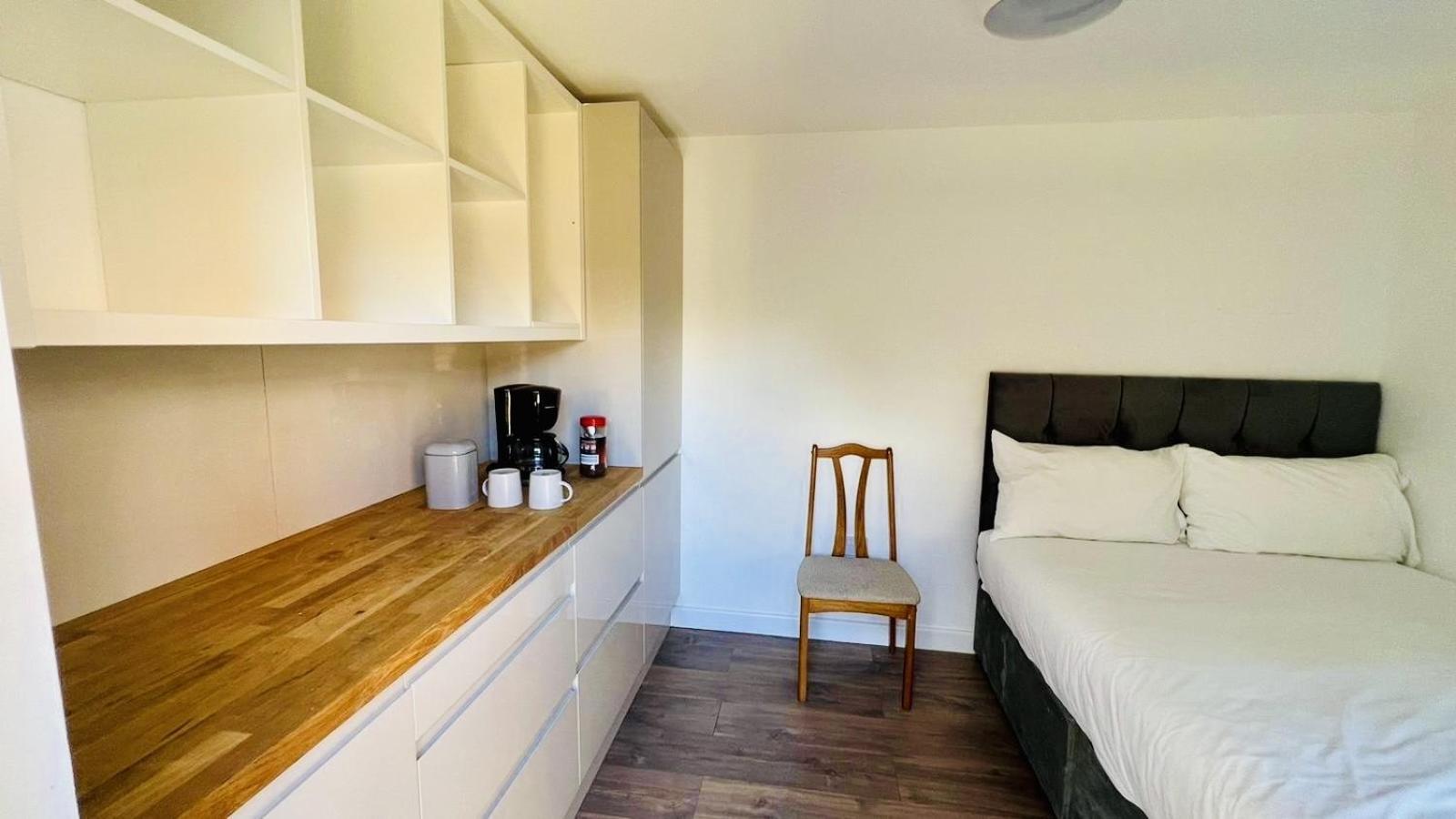 Wood Green Budget Rooms - Next To Mall & Metro Station - 10 Min To City Center Londýn Exteriér fotografie